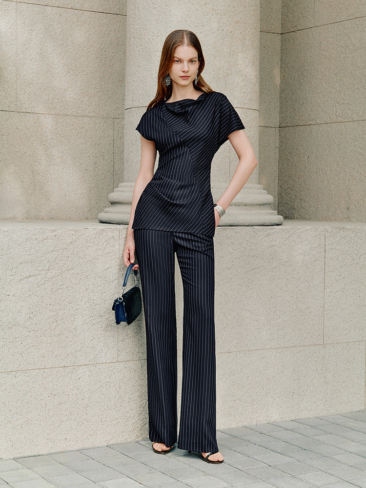 OBBLIGATO奥丽嘉朵2026夏季新款竖条纹橡筋腰通勤百搭微喇叭裤1C36220140