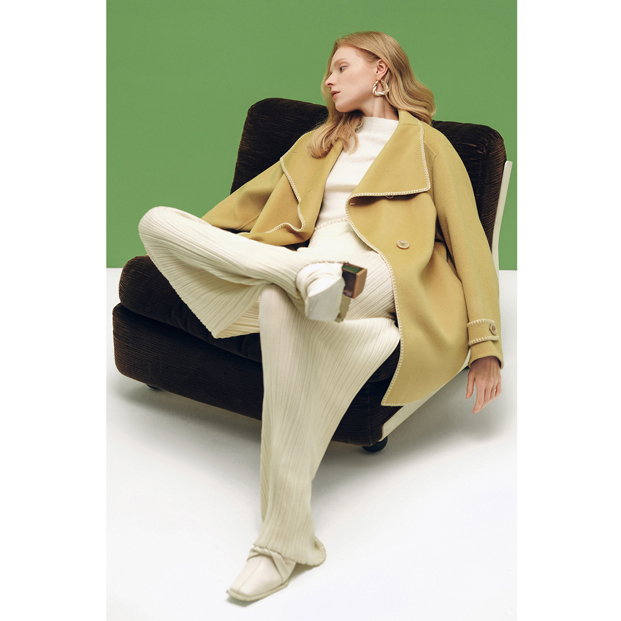 （转渠道下架）COVER蔻弗2022年春季垂感线条时尚气质裤子通勤微喇舒适休闲裤女CC52120160