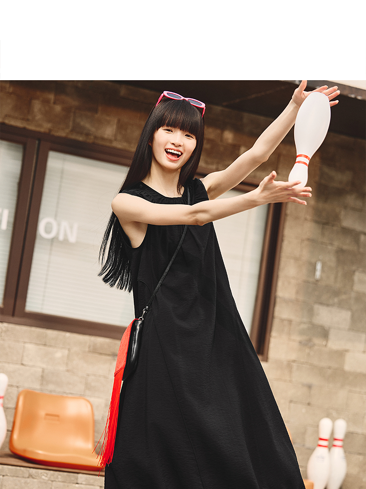 ToyzY2025夏季丝滑减龄高级感轻趣廓形连衣裙ZC35205560