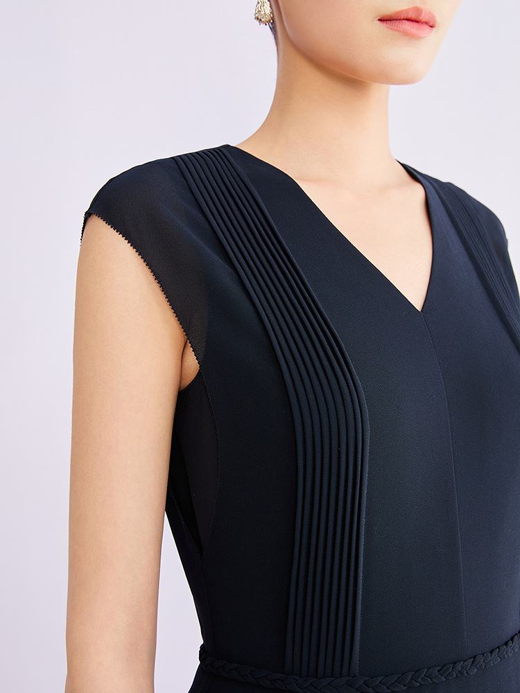 YINER音儿专选2026夏季新款优雅V领重工褶艺收腰无袖雪纺连衣裙8C66205316