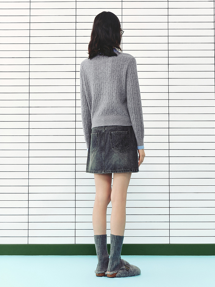 ToyzY2026冬季新款复古学院风撞色假两件立体绞花针织衫ZC36506480