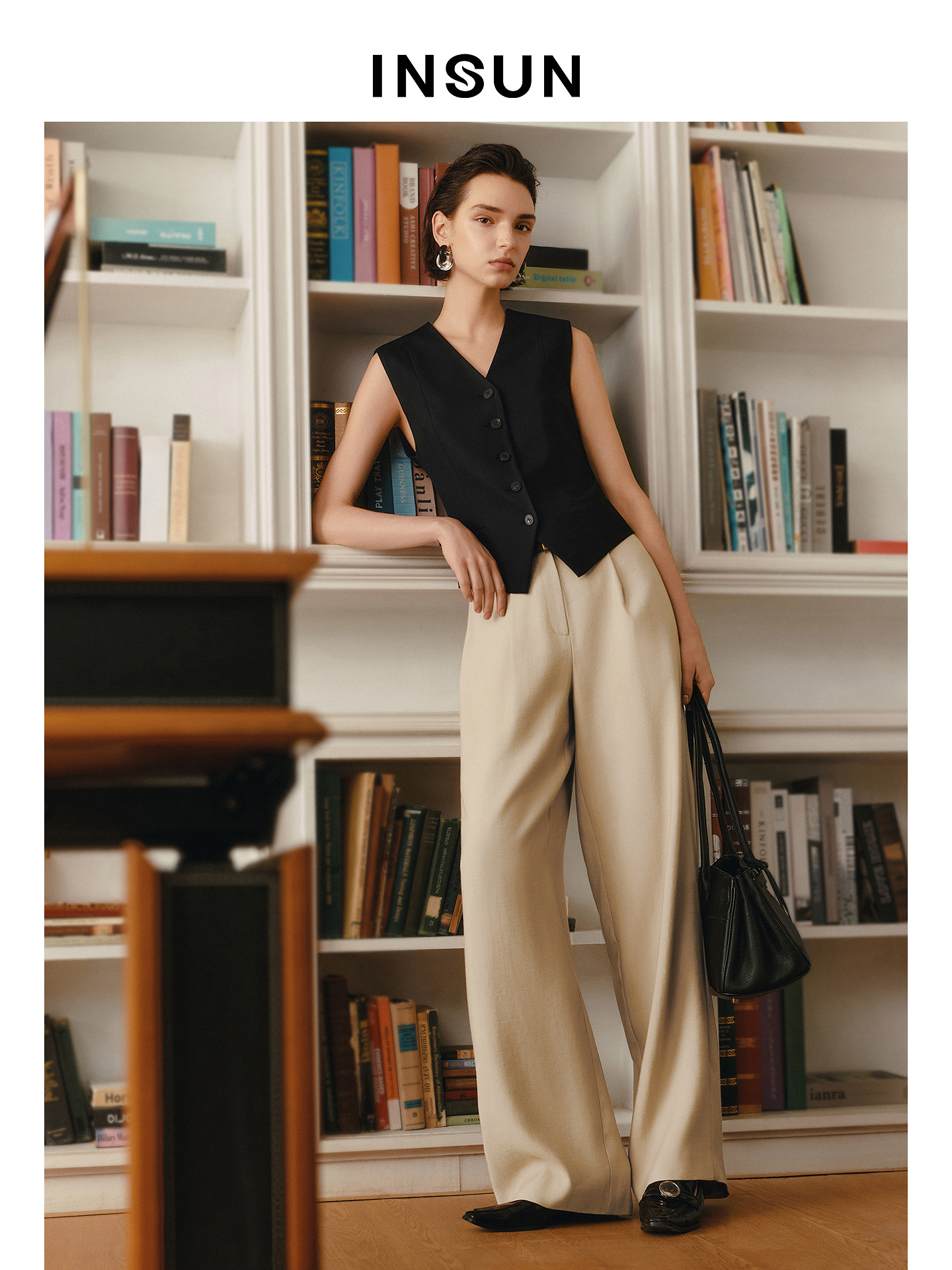 INSUN恩裳2026夏季通勤风收腰显瘦肌理感马甲9C36201130