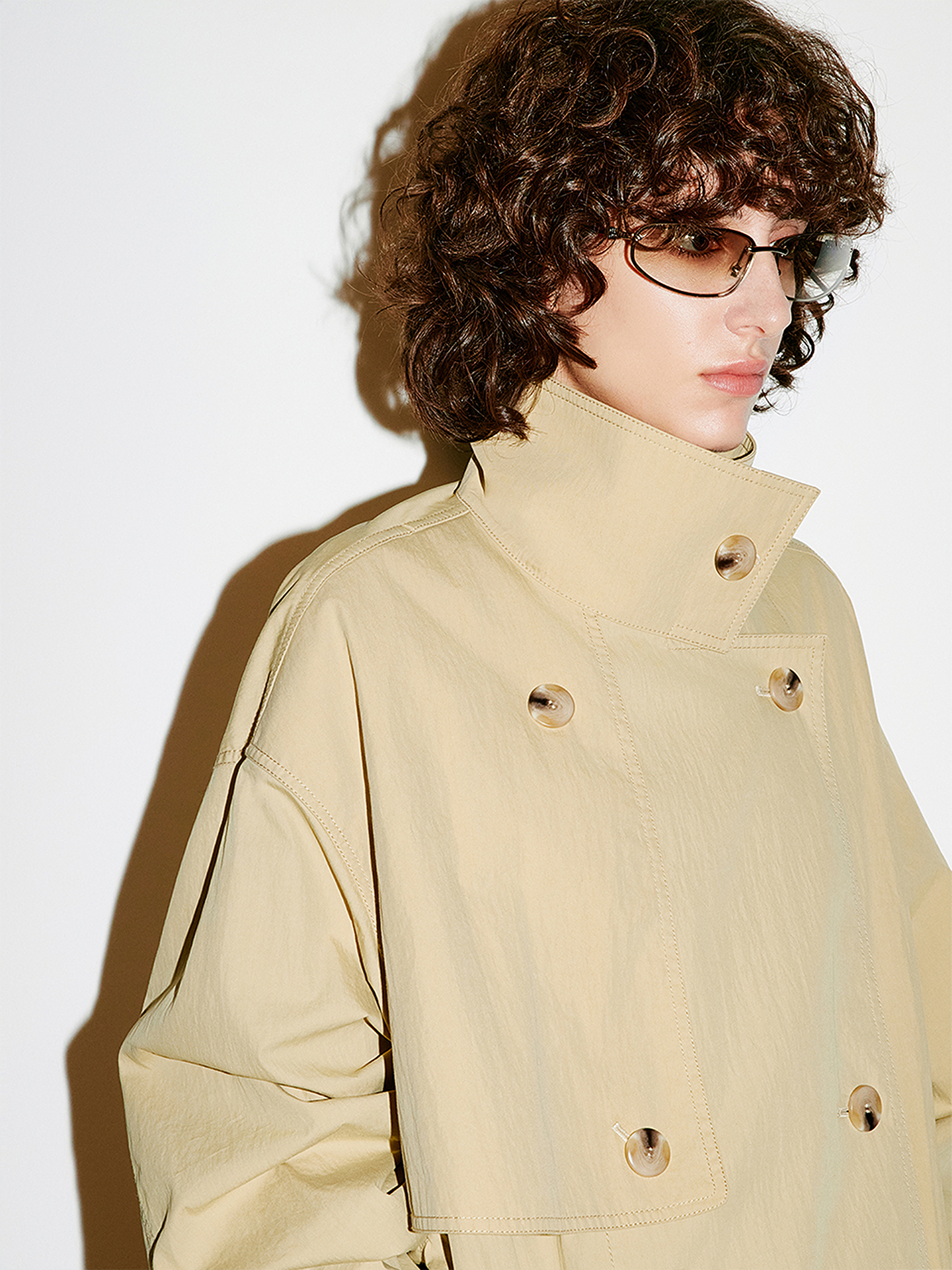 COVERINS2026春季新款宽松抽绳收腰风衣CC36107010