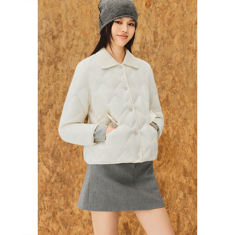 ToyzY2025冬季新款经典轻盈保暖短款菱形格绗缝翻领羽绒服ZC35508230