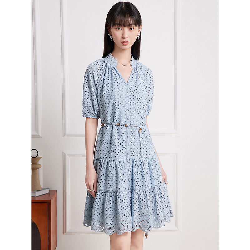 Goodland美地女装2025夏季法式镂空蕾丝连衣裙短款（赠腰带）LC35205900