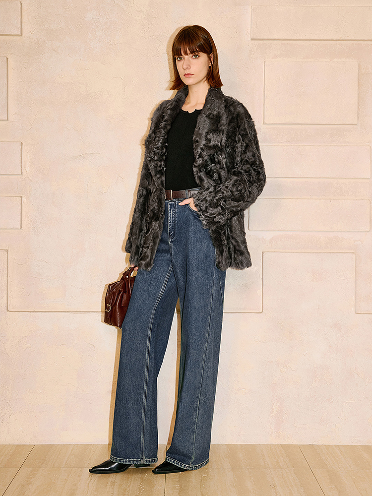 INSUN恩裳专选2025冬季复古慵懒风小胡羊皮毛一体外套9C65509840