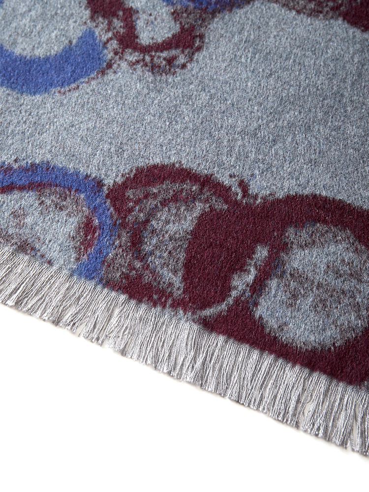 INSUN恩裳2024冬季时尚几何印花真丝丝巾9C34590030