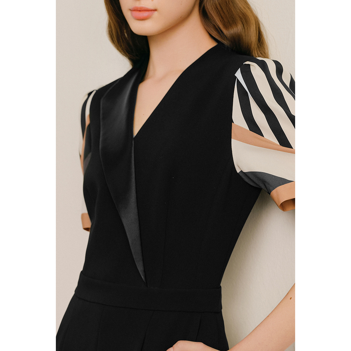 OBBLIGATO奥丽嘉朵2025夏季新品V领条纹拼接显瘦连体服1C35202120