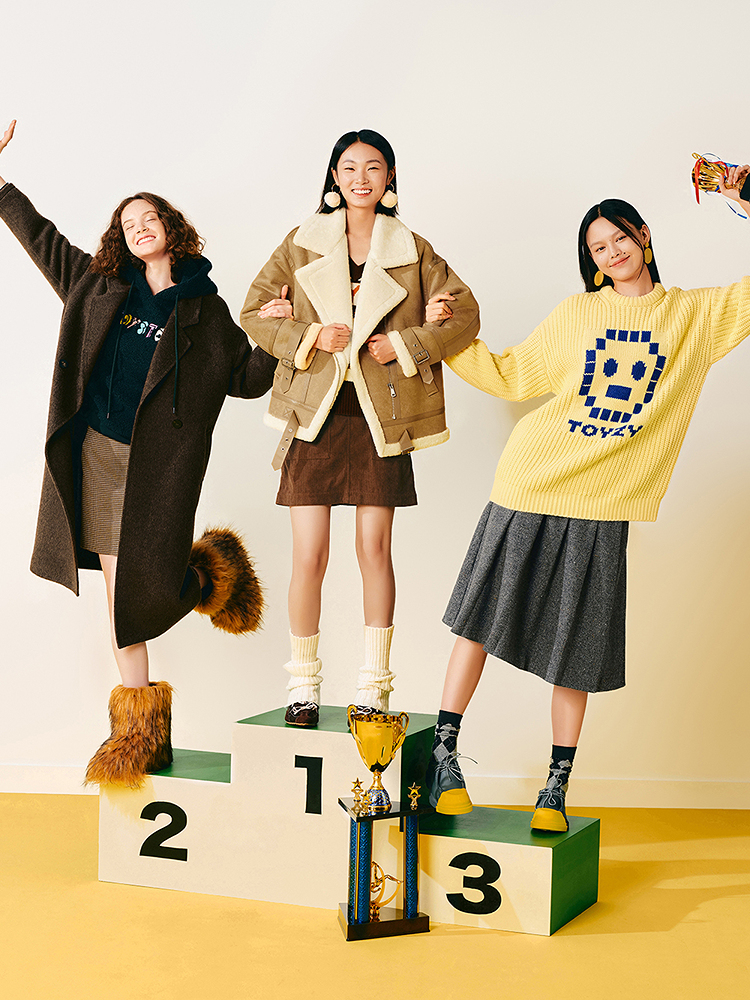 ToyzY24冬羊毛混纺宽松慵懒鹅黄笑脸毛衣ZC34506530