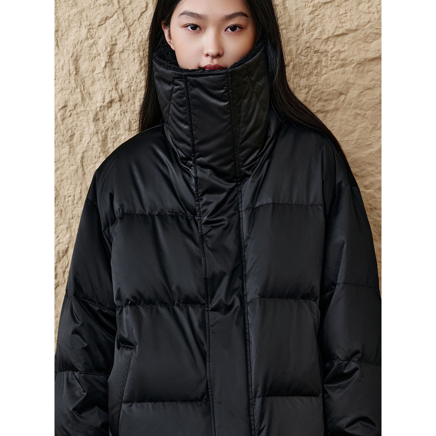 INSUN恩裳专选2025冬季环保毛领大翻领宽松中长款包裹感羽绒服9C65508640