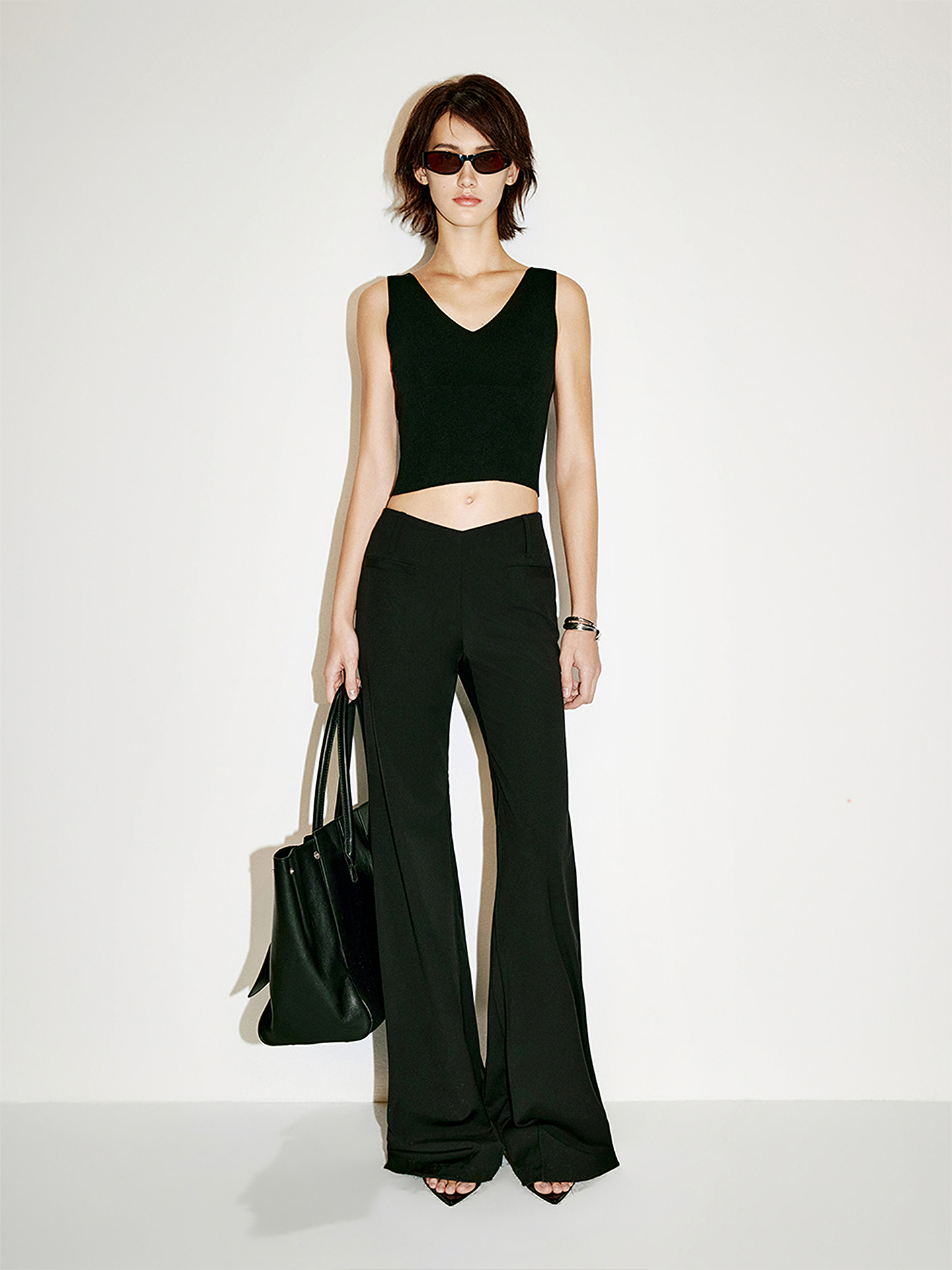 COVERINS2026夏季新款黑色醋酸棉v领针织背心CC36206370