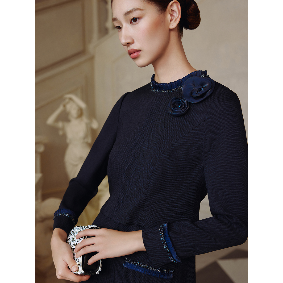 Song of Song歌中歌2025冬季经典藏蓝手工立体花朵点缀优雅连衣裙5C65505390