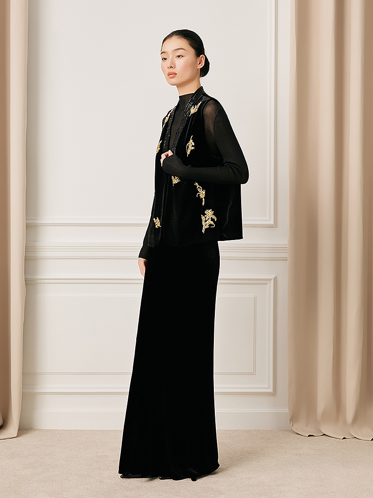 【金穗织墨】Song of Song歌中歌2026春季新款松弛感丝绒钉珠马甲5C36101200