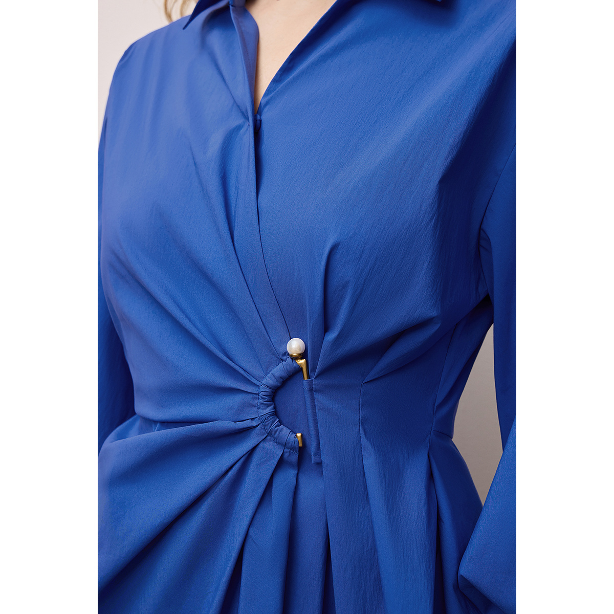 OBBLIGATO奥丽嘉朵2025秋季新品斜纹棉尖领金属扣环褶皱宝蓝衬衫1C35330080