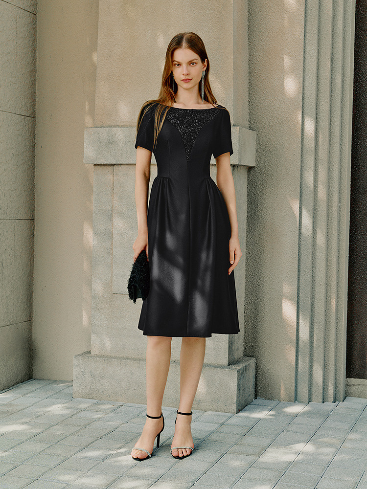 OBBLIGATO奥丽嘉朵2026夏季新款黑色一字肩收腰中长款A字连衣裙1C66205350