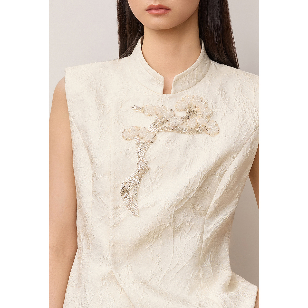 OBBLIGATO奥丽嘉朵2025秋季新品新中式立领提花树状珠绣无袖外套1C35310180