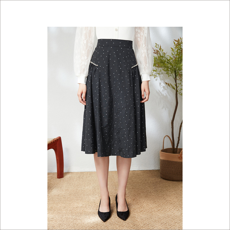 音儿美地女装2023春季新款半身裙LC63150300