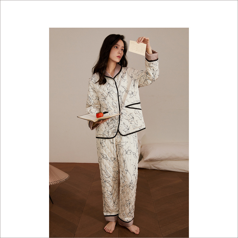 YINER LIFE 雅致线条印花缎面家居套装8J52505120