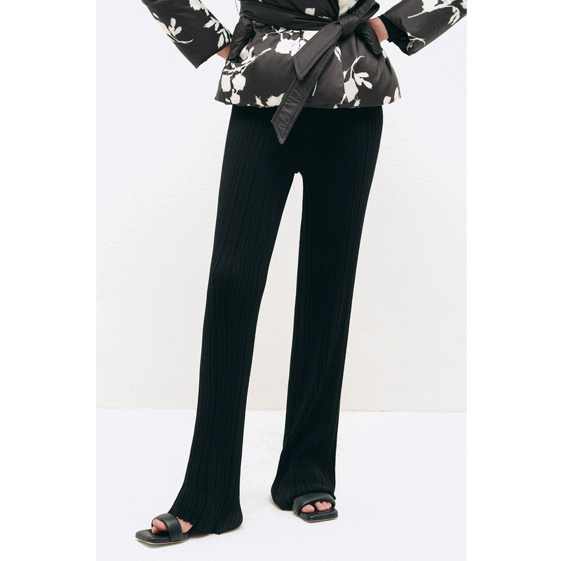 （转渠道下架）COVER蔻弗2022年春季垂感线条时尚气质裤子通勤微喇舒适休闲裤女CC52120160