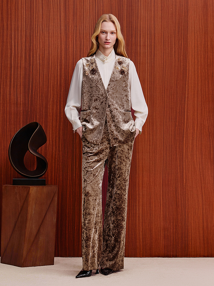 OBBLIGATO奥丽嘉朵2025冬季珠片钉珠钻石冰花丝绒新中式马甲1C35501010