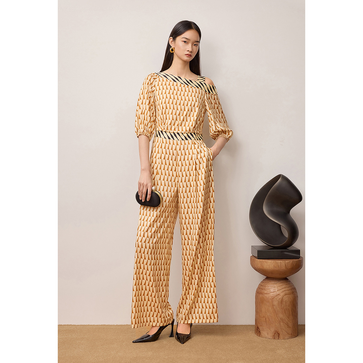 OBBLIGATO奥丽嘉朵2025秋季新品弹力斜纹绸撞色几何印花连体裤1C35302010