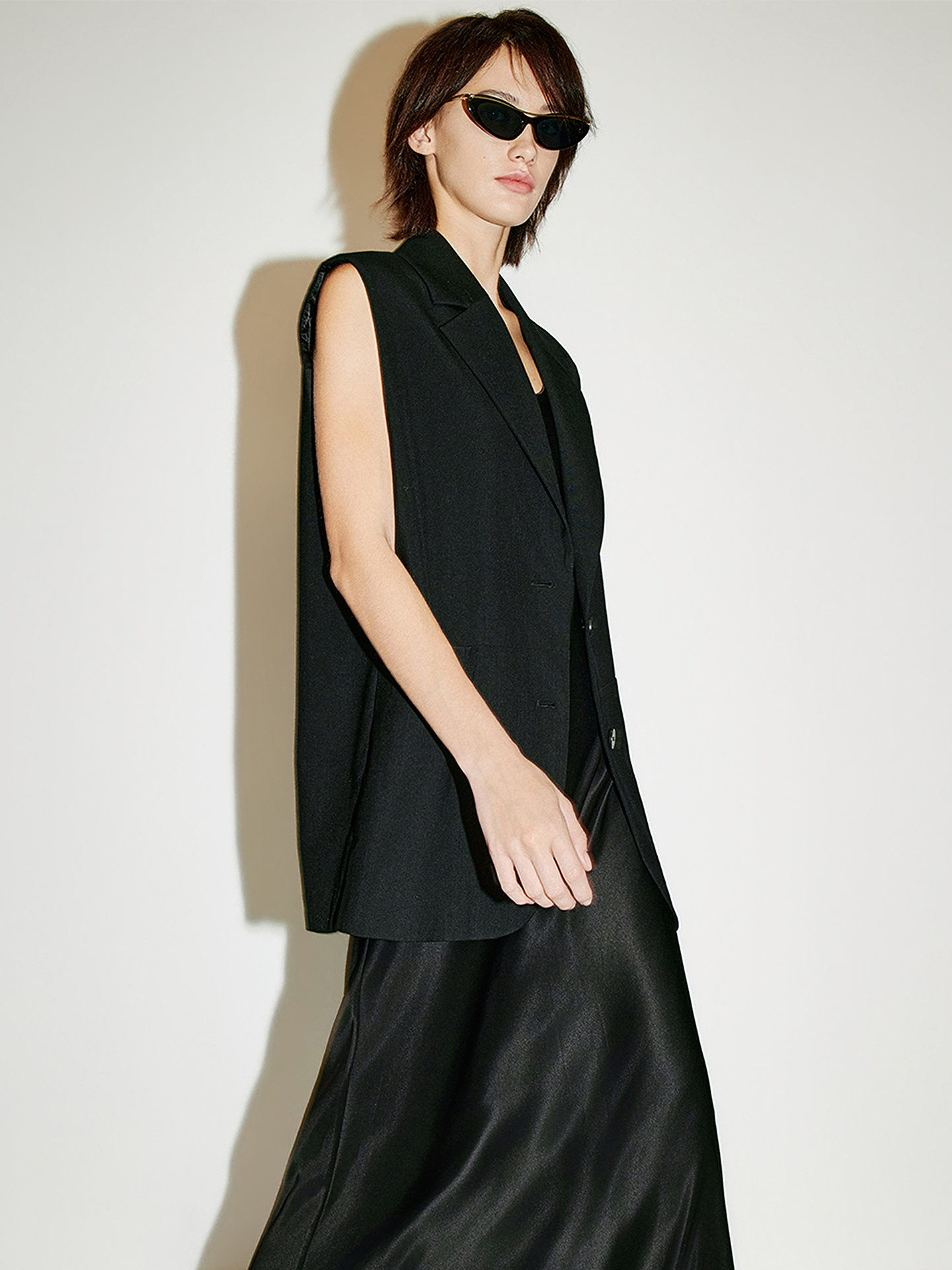 COVERINS2026春新款黑色宽松羊毛混纺西装马甲外套CC36101040