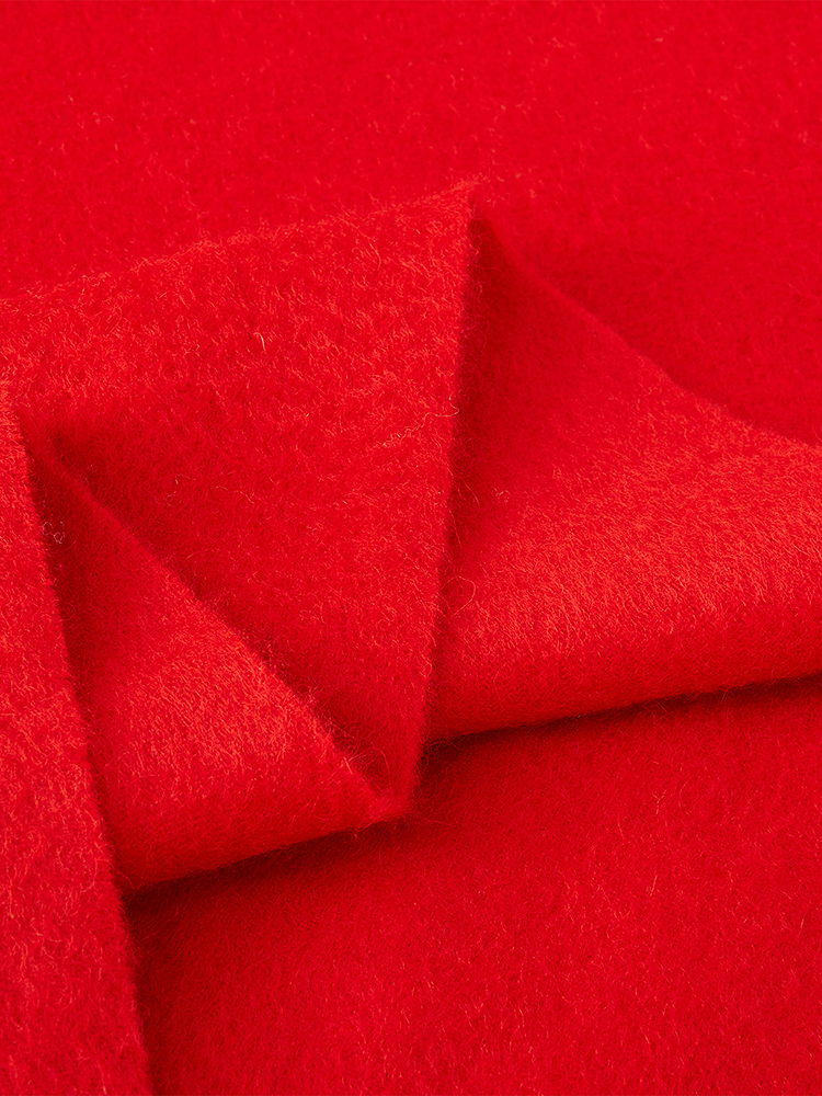 INSUN恩裳2025冬季纯色红色羊羔绒流苏围巾9C35590040