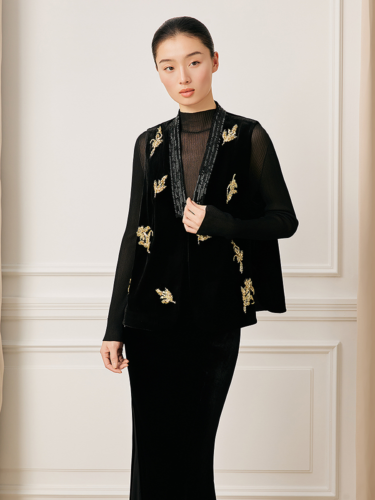 【金穗织墨】Song of Song歌中歌2026春季新款松弛感丝绒钉珠马甲5C36101200