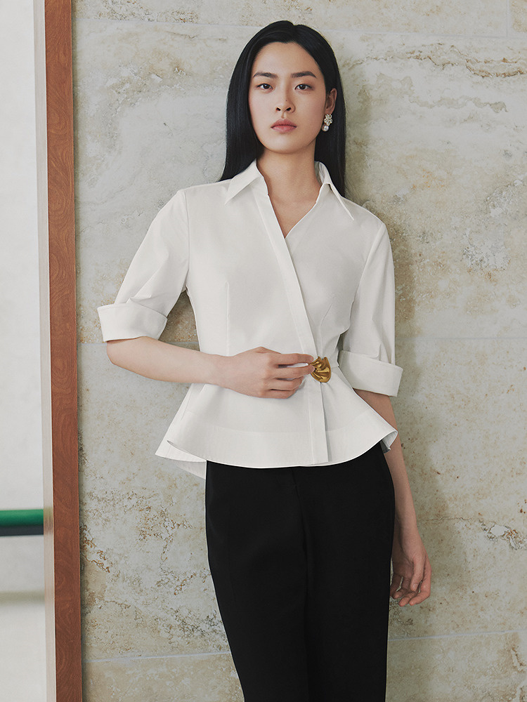 OBBLIGATO奥丽嘉朵2026夏季新款收腰金属扣白色通勤收腰翘摆衬衫1C36230050