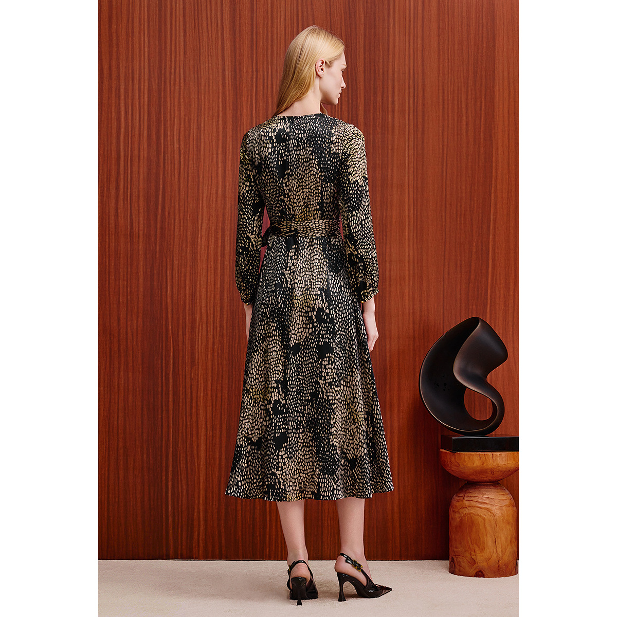 OBBLIGATO奥丽嘉朵2025秋冬新品100%桑蚕丝艺术印花绑带收腰V领连衣裙1C35505130
