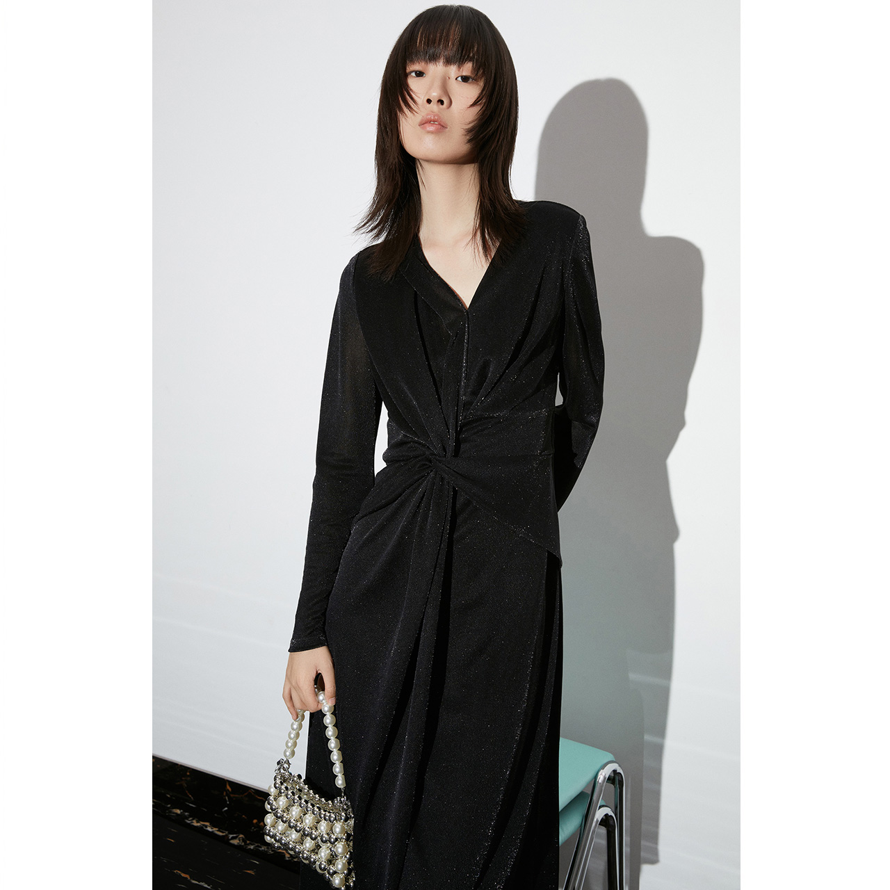 (一口价)恩裳COVER2023早春新款褶皱设计潮流不规则层次感醋酸针织连衣裙CC33160010