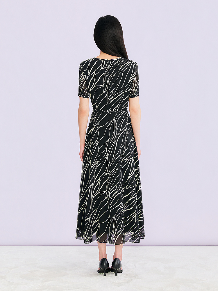 YINER音儿专选2026夏季新款优雅圆领艺术线条桑蚕丝混纺连衣裙8C66205596
