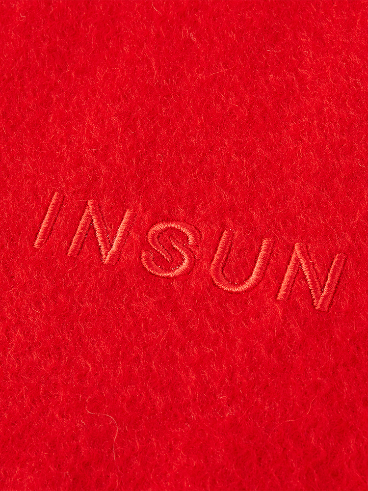 INSUN恩裳2025冬季纯色红色羊羔绒流苏围巾9C35590040