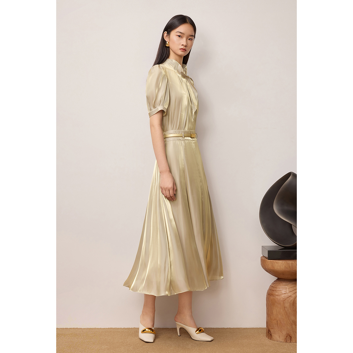 OBBLIGATO奥丽嘉朵2025秋季新品花瓣立领复古泡泡袖立领衬衫1C35330050