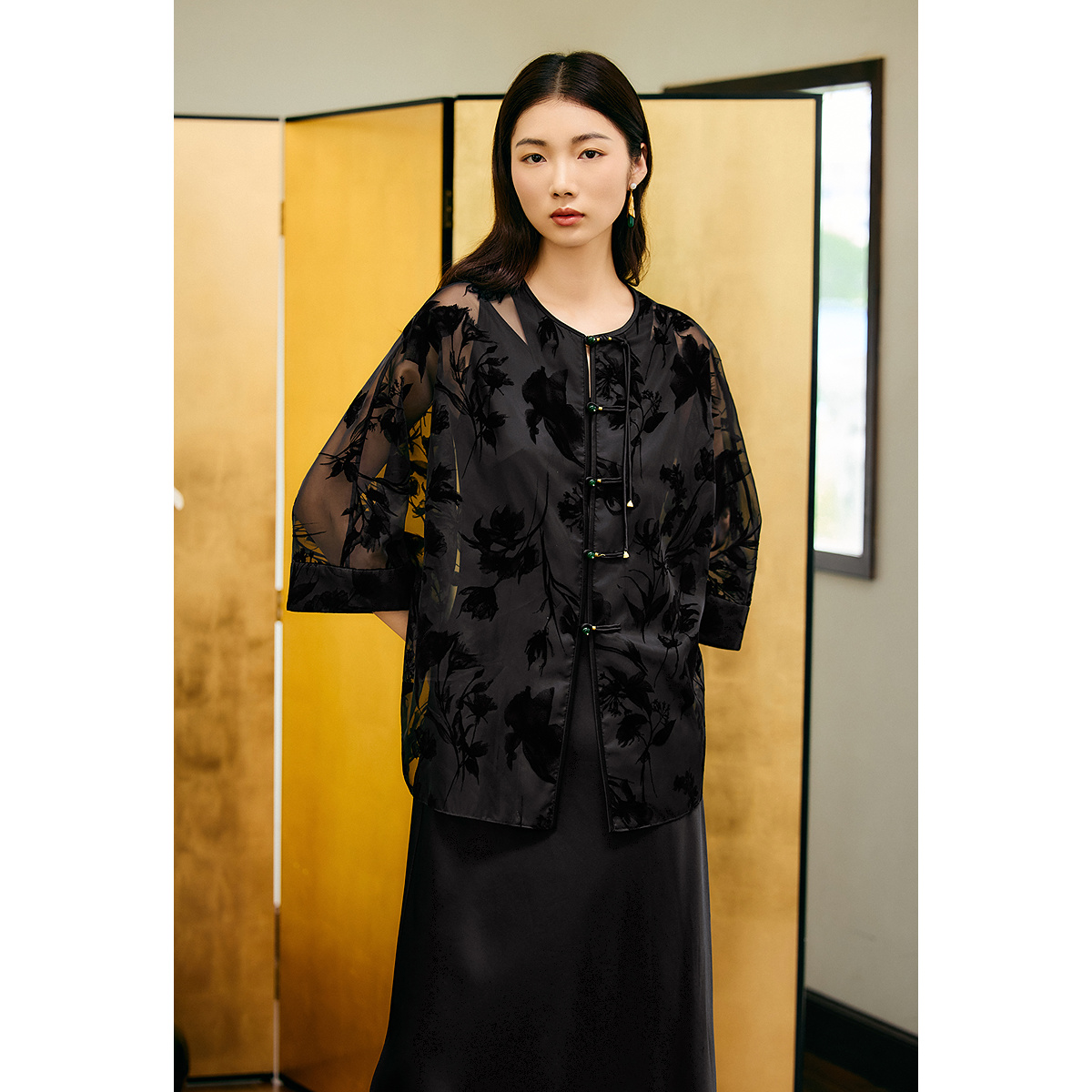 OBBLIGATO奥丽嘉朵2025秋季新品圆领新中式立体丝绒烧花衬衫1C35310280