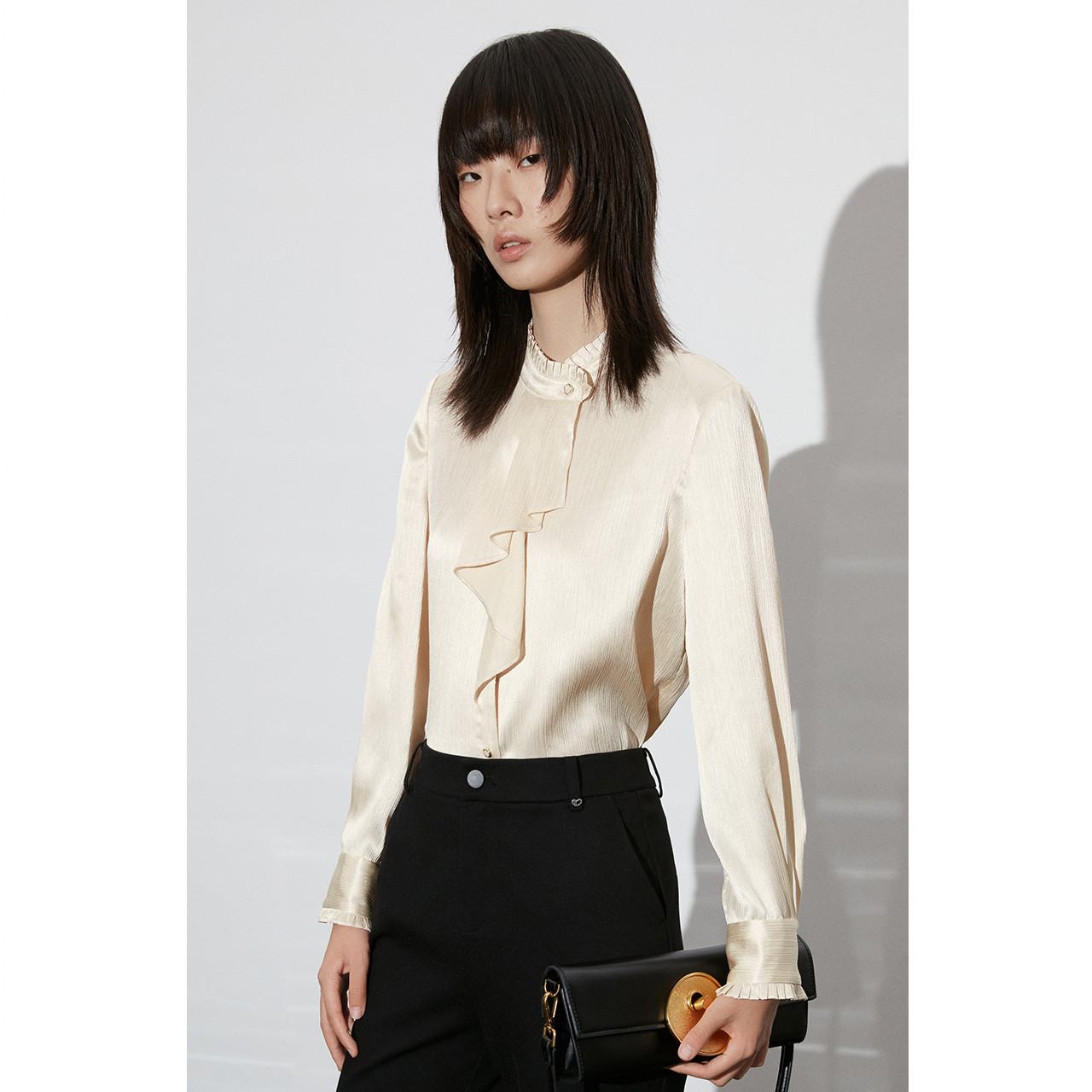 (一口价)恩裳COVER2023早春新款立裁荷叶边设计竖纹肌理感通勤衬衫上衣女CC33130030