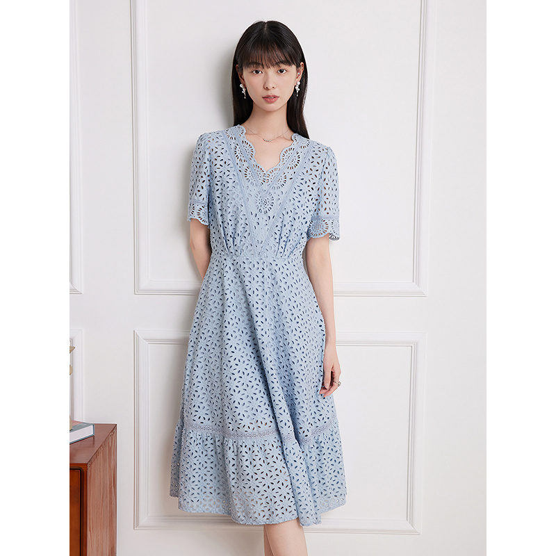 Goodland美地女装2025夏季棉质v领收腰法式镂空刺绣连衣裙度假风LC35205920