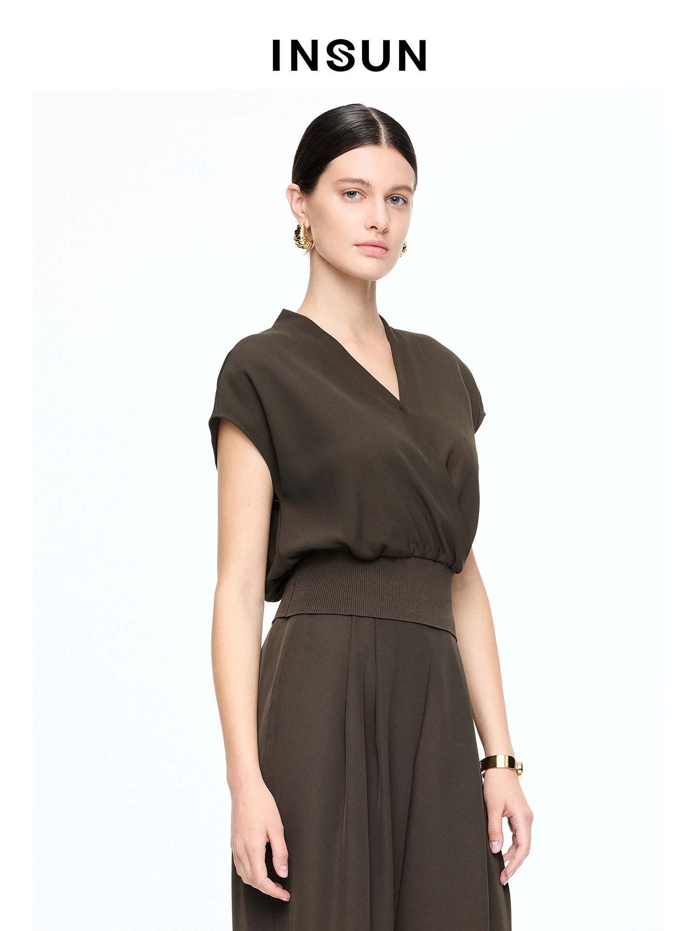 INSUN恩裳专选2026夏季交叉V领落肩袖显瘦T恤9C66270030