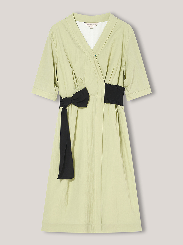Goodland美地女装 2025夏季黑色蝴蝶结腰封V领连衣裙LC35205350