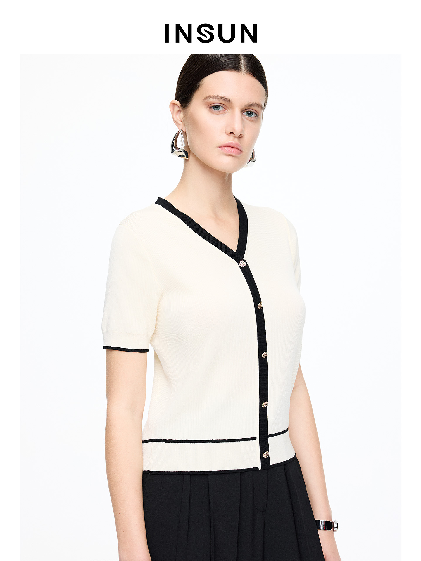 INSUN恩裳专选2026夏季V领显瘦肌理感醋纤短袖针织衫9C66206100