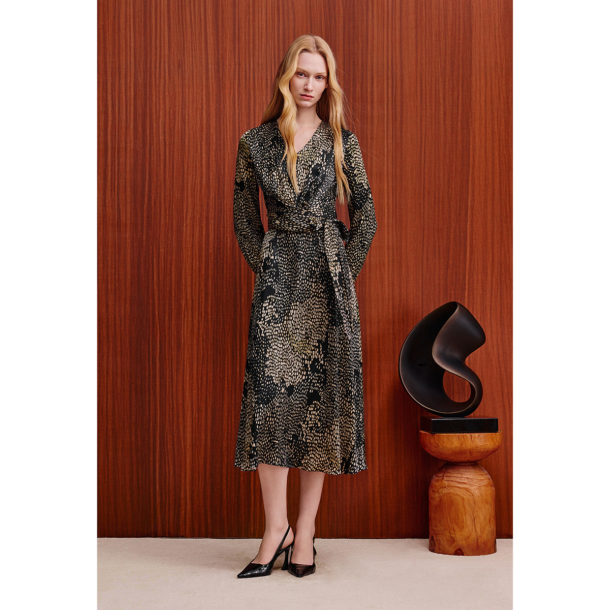 OBBLIGATO奥丽嘉朵2025秋冬新品100%桑蚕丝艺术印花绑带收腰V领连衣裙1C35505130