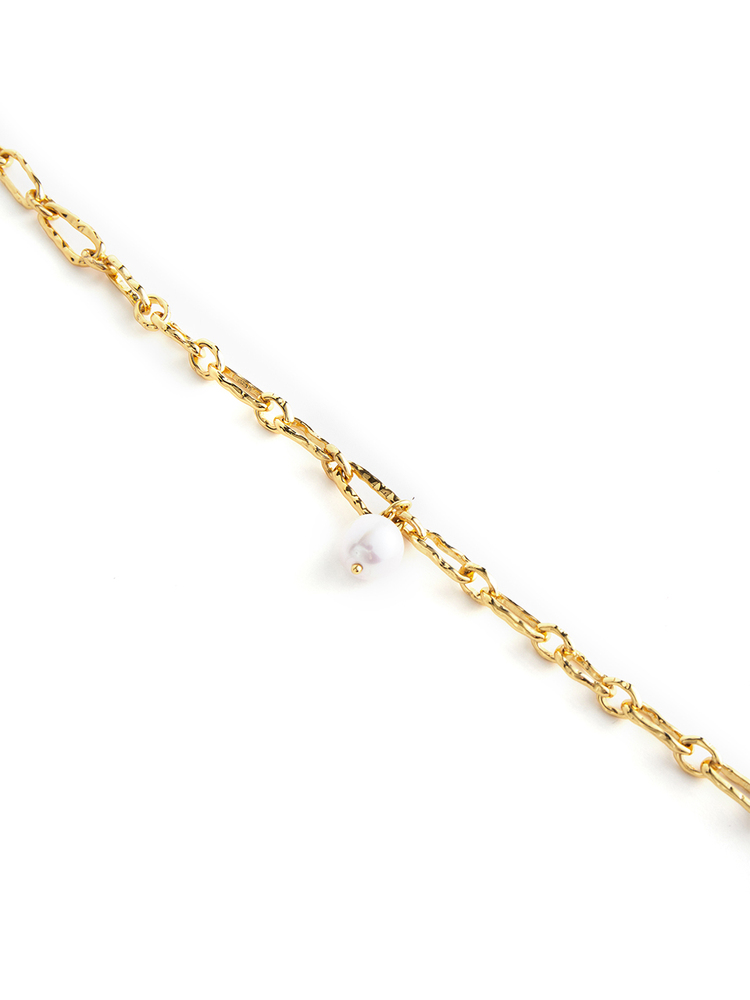 INSUN恩裳2024夏装时尚金色珍珠点缀项链9C34296010