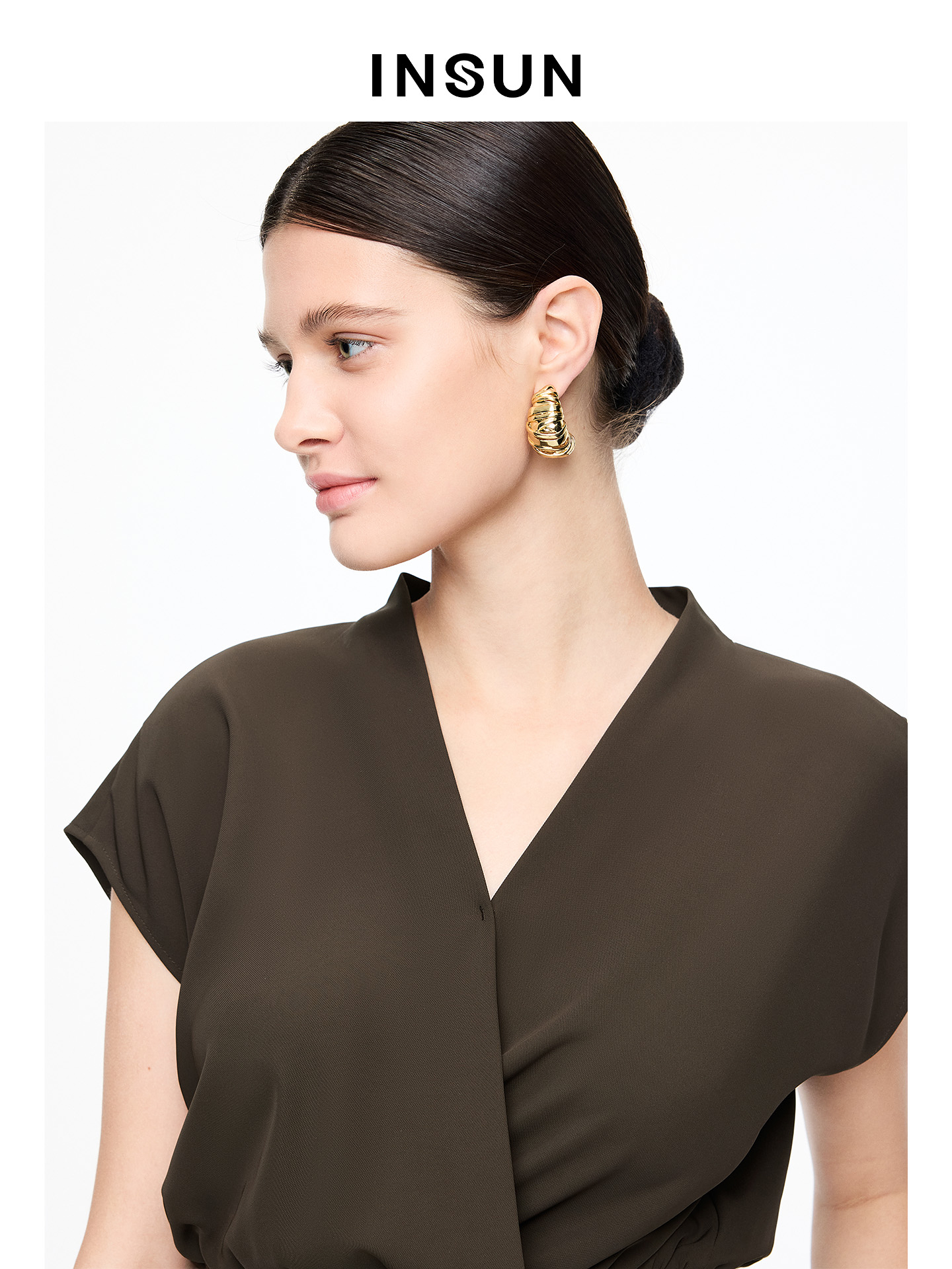 INSUN恩裳专选2026夏季交叉V领落肩袖显瘦T恤9C66270030