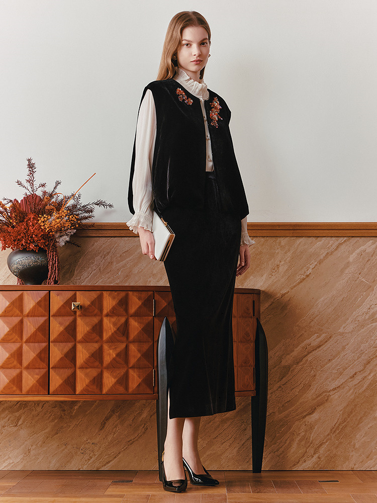 OBBLIGATO奥丽嘉朵2026春季新款立绒手工钉珠绣花真丝丝绒马甲1C36101070