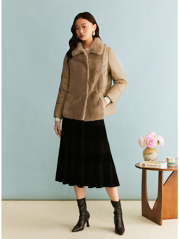 YINER音儿专选2025冬季新款优雅一手长兔毛翻领羊皮真皮羽绒服8C65509626