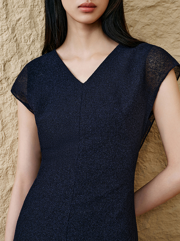 INSUN恩裳专选2025新品时尚V领收腰a字连衣裙9C65105290