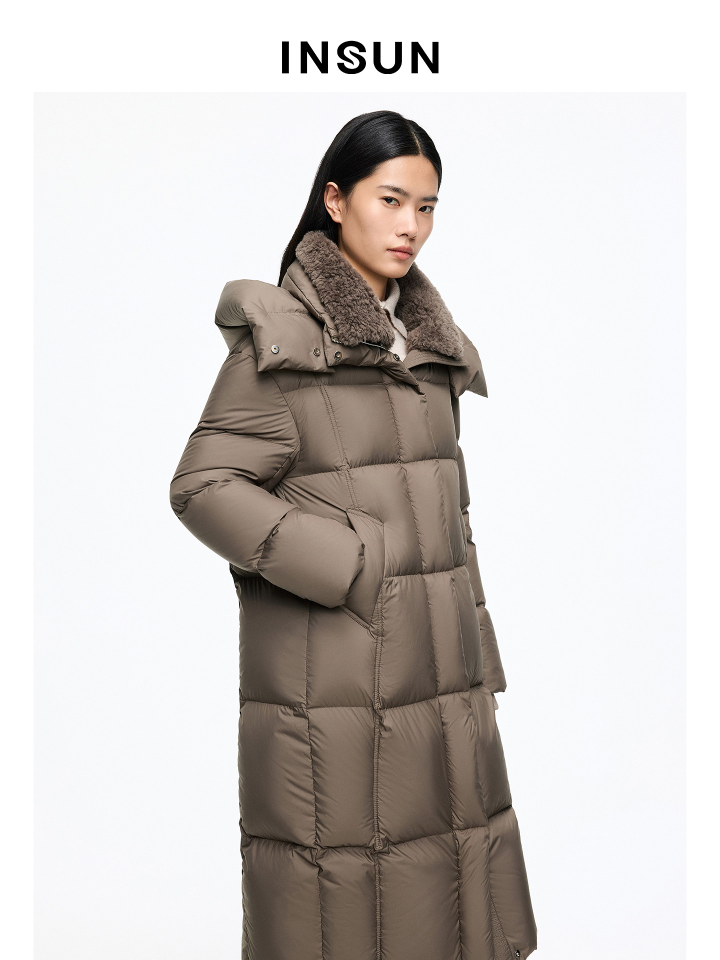INSUN恩裳专选2026春季可脱卸帽子宽松型中长款羽绒服9C66108510