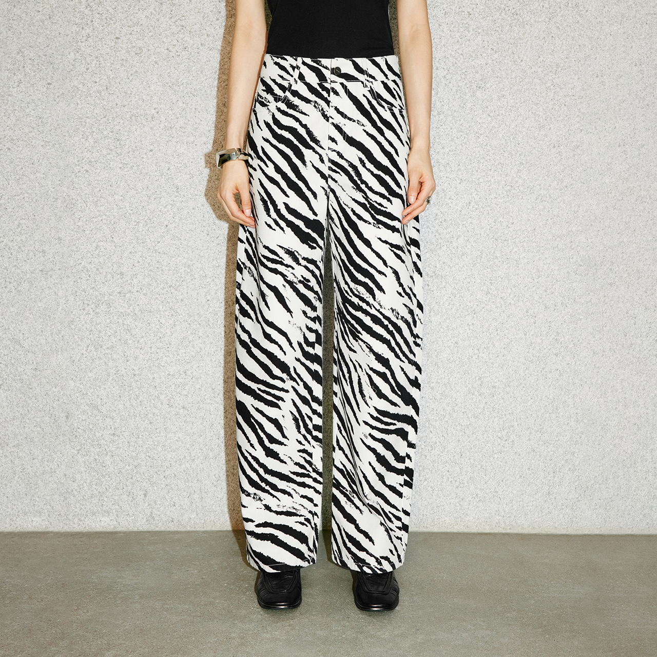 COVERINS2026夏季新款黑白斑马纹牛仔裤直筒阔腿裤CC36220150