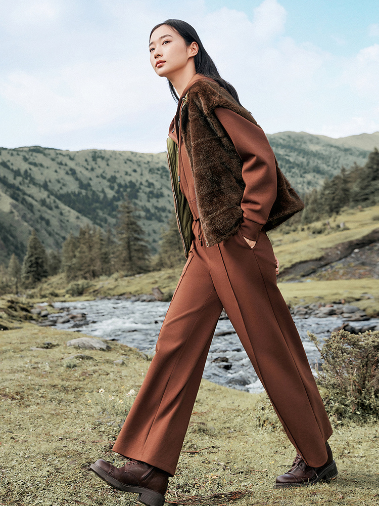 XII BASKET十二篮商场25冬咖色贵气感宽松环保皮草马甲7C35501030