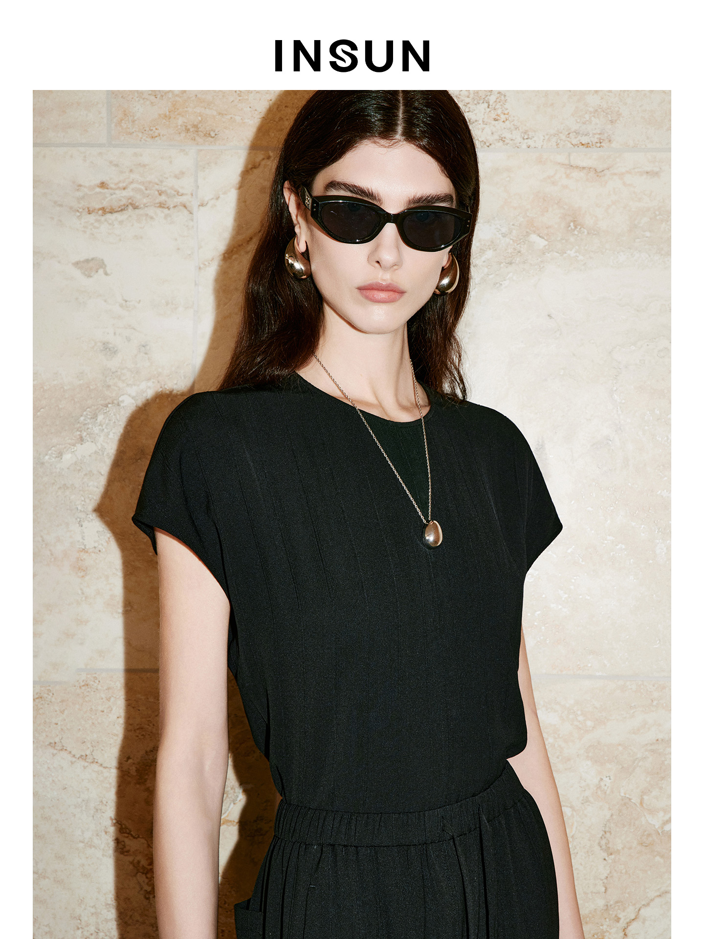 INSUN恩裳专选2026夏季圆领简约竖条肌理感短袖T恤9C66270010